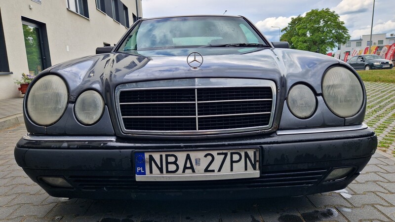 Photo 20 - Mercedes-Benz E 200 1997 y Sedan