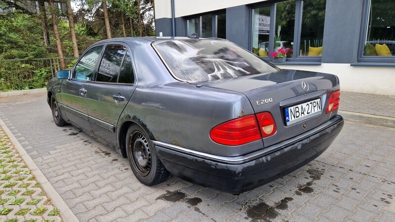 Photo 23 - Mercedes-Benz E 200 1997 y Sedan