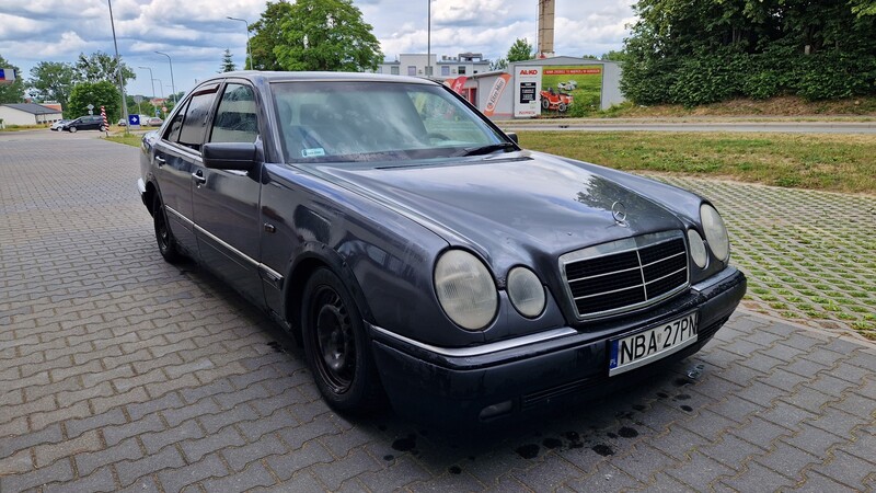 Photo 29 - Mercedes-Benz E 200 1997 y Sedan