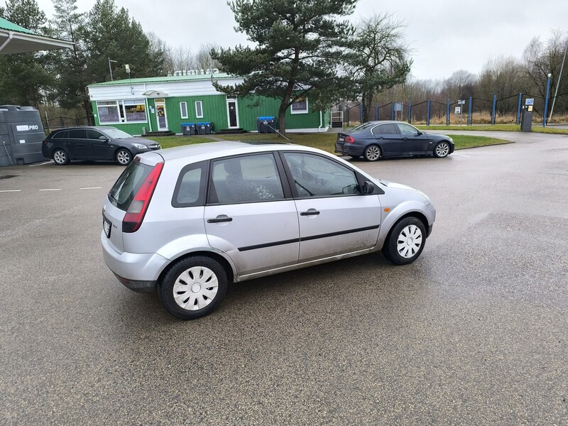 Photo 5 - Ford Fiesta 2002 y Hatchback