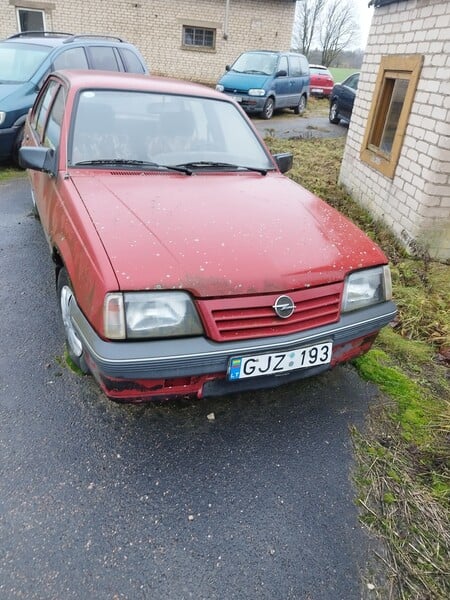 Photo 1 - Opel Ascona 1981 y Sedan