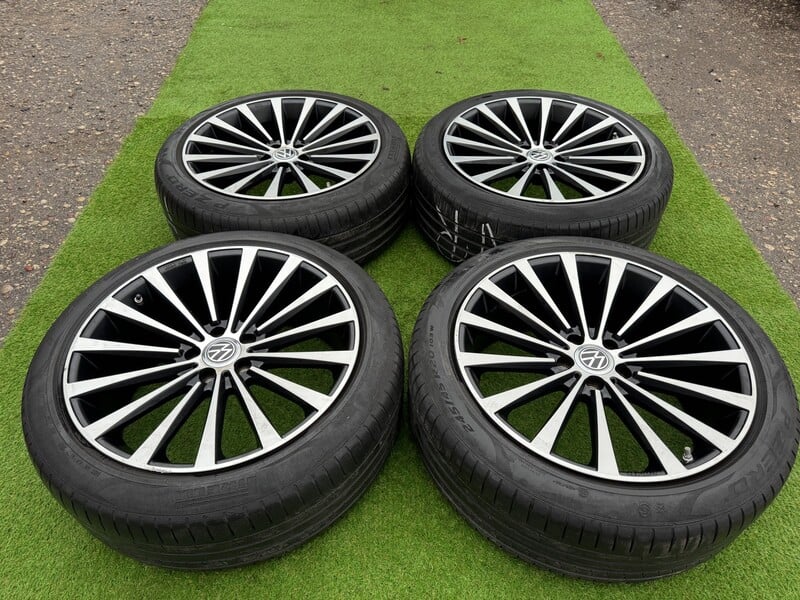 Photo 1 - Volkswagen Siunciam, 8.5J ET30 light alloy R20 rims