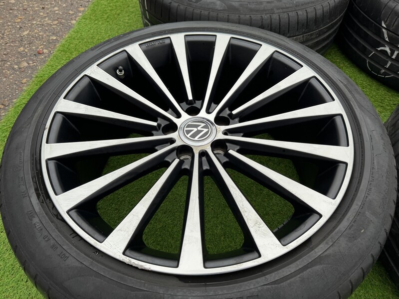 Photo 2 - Volkswagen Siunciam, 8.5J ET30 light alloy R20 rims