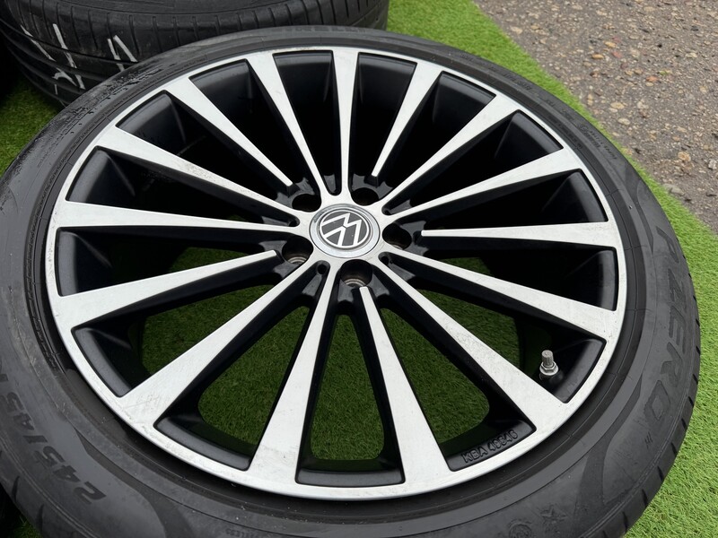 Photo 3 - Volkswagen Siunciam, 8.5J ET30 light alloy R20 rims