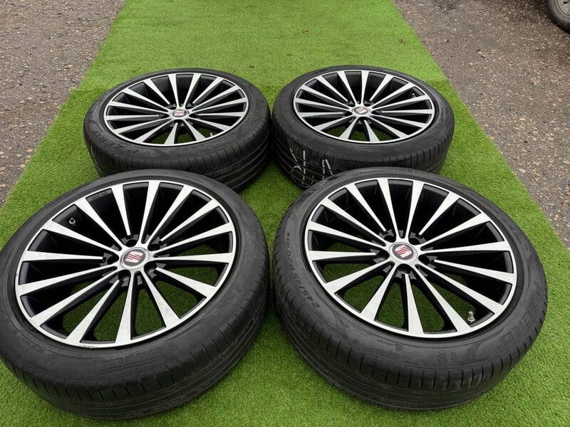 Photo 1 - Seat Siunciam, 8.5J ET30 light alloy R20 rims