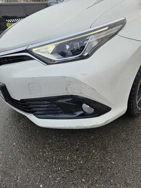 Photo 5 - Toyota Auris 2017 y Hatchback