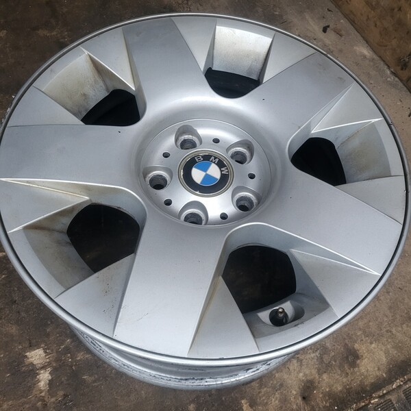 Photo 3 - BMW 325 light alloy R17 rims