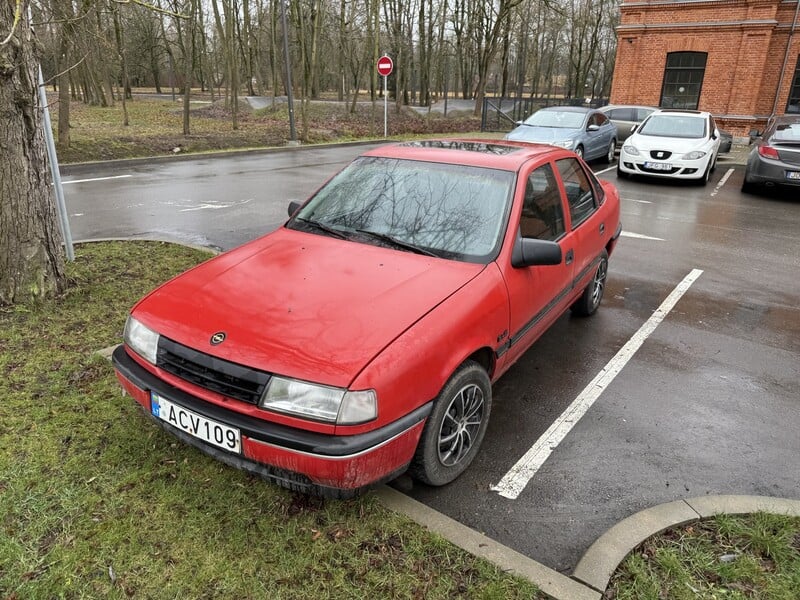 Фотография 1 - Opel Vectra 1989 г Седан