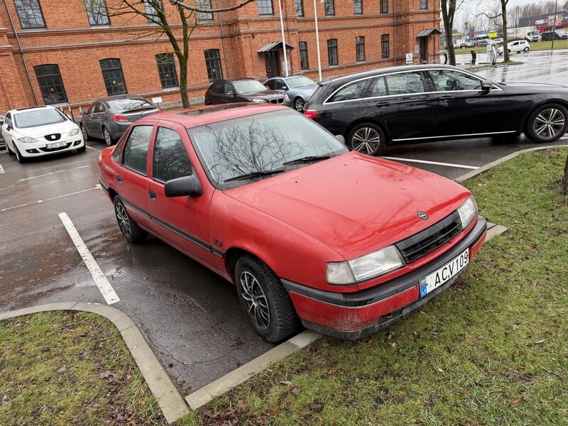 Фотография 3 - Opel Vectra 1989 г Седан