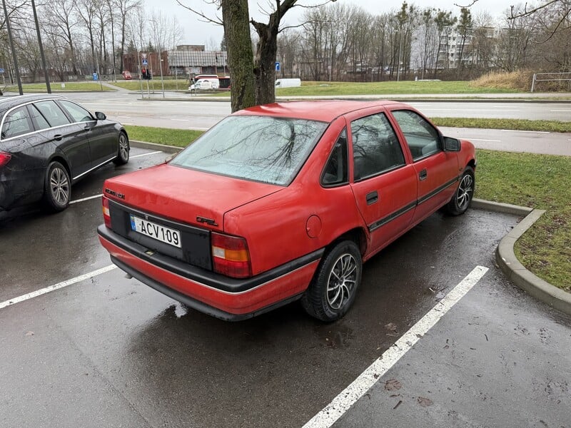 Фотография 4 - Opel Vectra 1989 г Седан