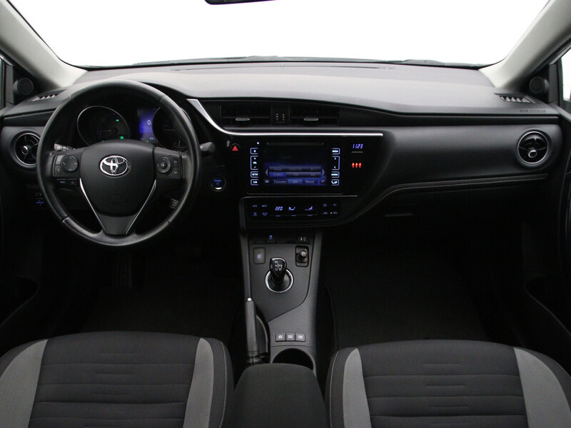 Фотография 2 - Toyota Auris 2016 г Универсал