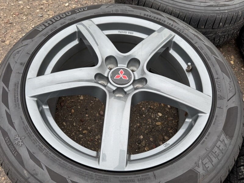 Photo 2 - Mitsubishi Siunciam, 7.5J ET5 light alloy R18 rims