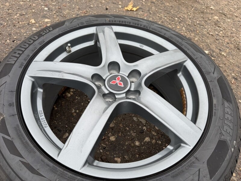 Photo 4 - Mitsubishi Siunciam, 7.5J ET5 light alloy R18 rims