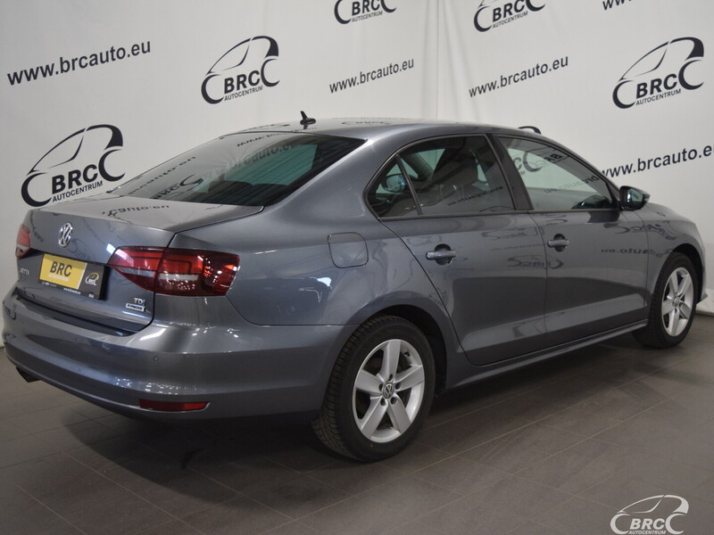 Photo 2 - Volkswagen Jetta TDi M/T 2017 y