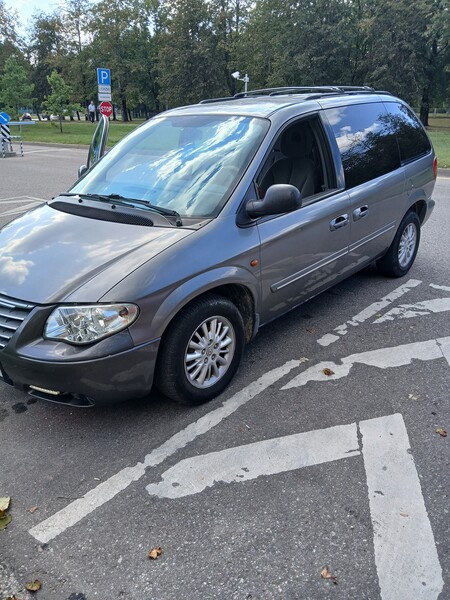 Photo 2 - Chrysler Voyager 2006 y Van