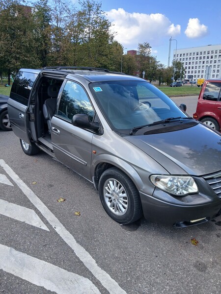 Photo 3 - Chrysler Voyager 2006 y Van