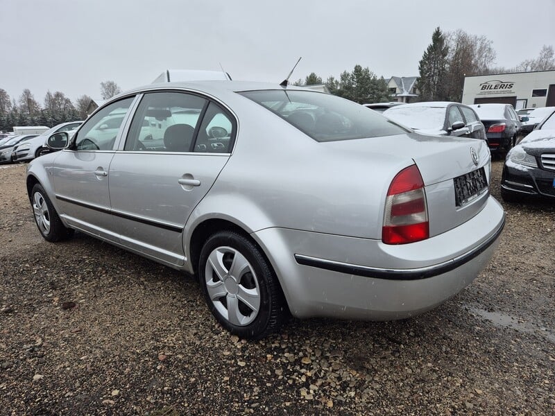 Photo 4 - Skoda Superb 2007 y Sedan