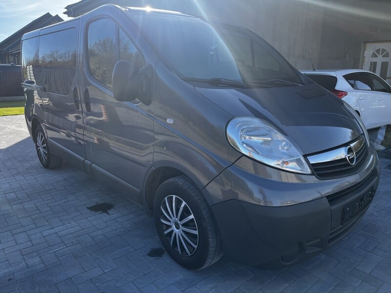 Photo 1 - Opel Vivaro 2014 y Minibus