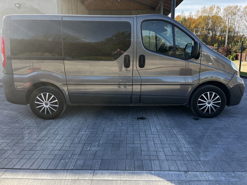 Photo 11 - Opel Vivaro 2014 y Minibus