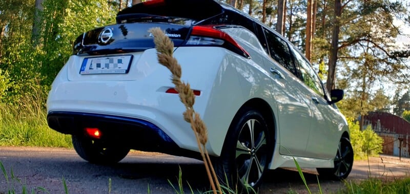 Фотография 3 - Nissan Leaf 2022 г Хэтчбек