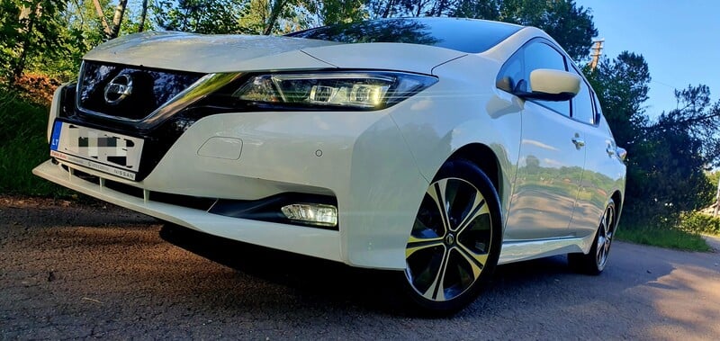 Фотография 1 - Nissan Leaf 2022 г Хэтчбек