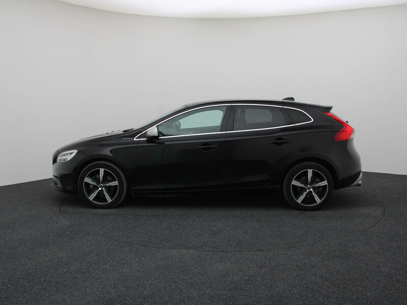 Фотография 6 - Volvo V40 2019 г Хэтчбек