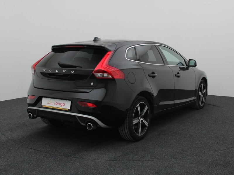 Фотография 8 - Volvo V40 2019 г Хэтчбек