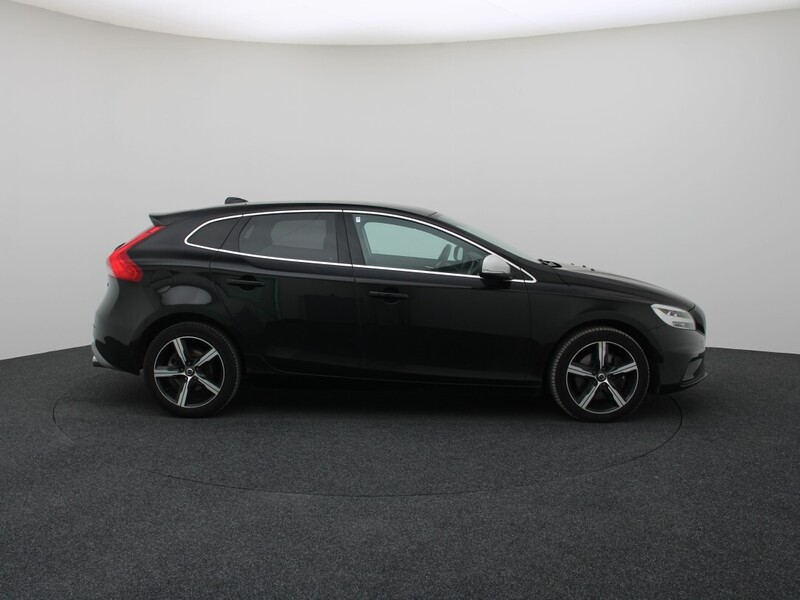 Фотография 9 - Volvo V40 2019 г Хэтчбек