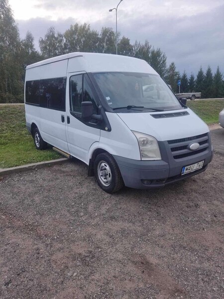 Photo 2 - Ford Transit 2010 y Minibus