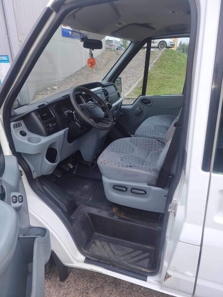 Photo 6 - Ford Transit 2010 y Minibus