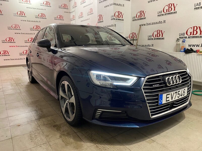 Photo 2 - Audi A3 E-TRON 2018 y rent