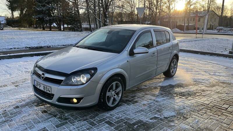 Фотография 2 - Opel Astra 2004 г Хэтчбек