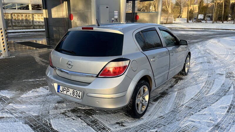 Фотография 5 - Opel Astra 2004 г Хэтчбек