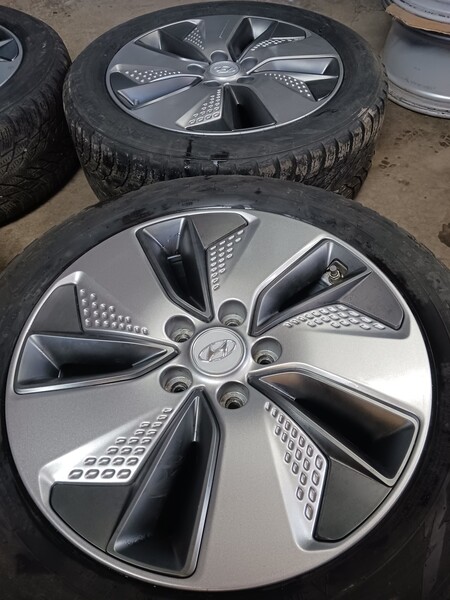 Photo 5 - Hyundai light alloy R17 rims