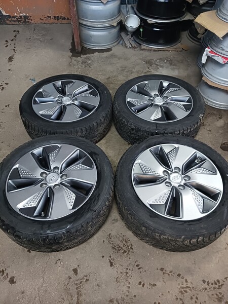 Photo 7 - Hyundai light alloy R17 rims