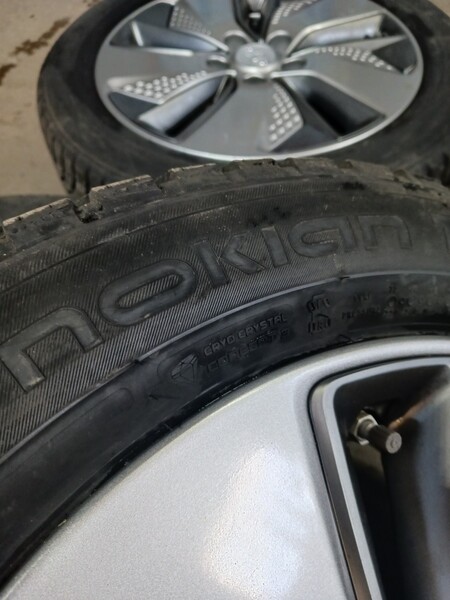 Photo 10 - Hyundai light alloy R17 rims