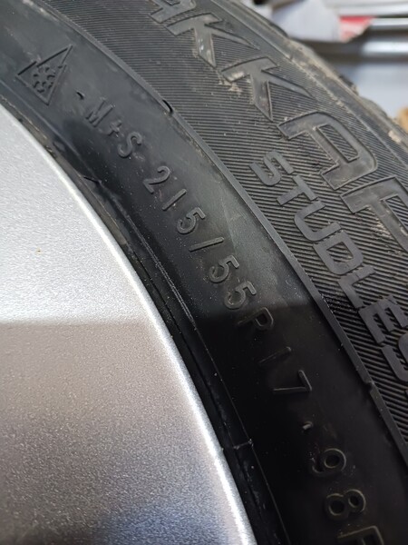 Photo 11 - Hyundai light alloy R17 rims