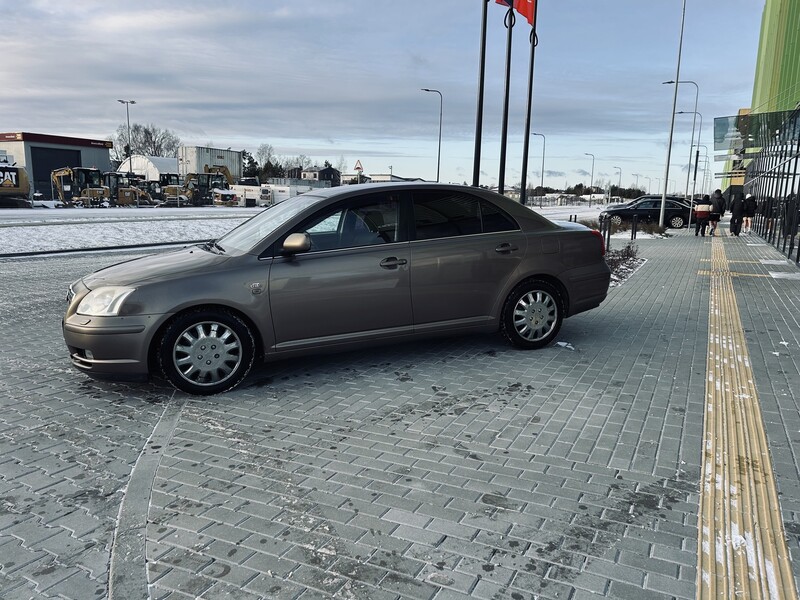 Фотография 3 - Toyota Avensis 2004 г Седан