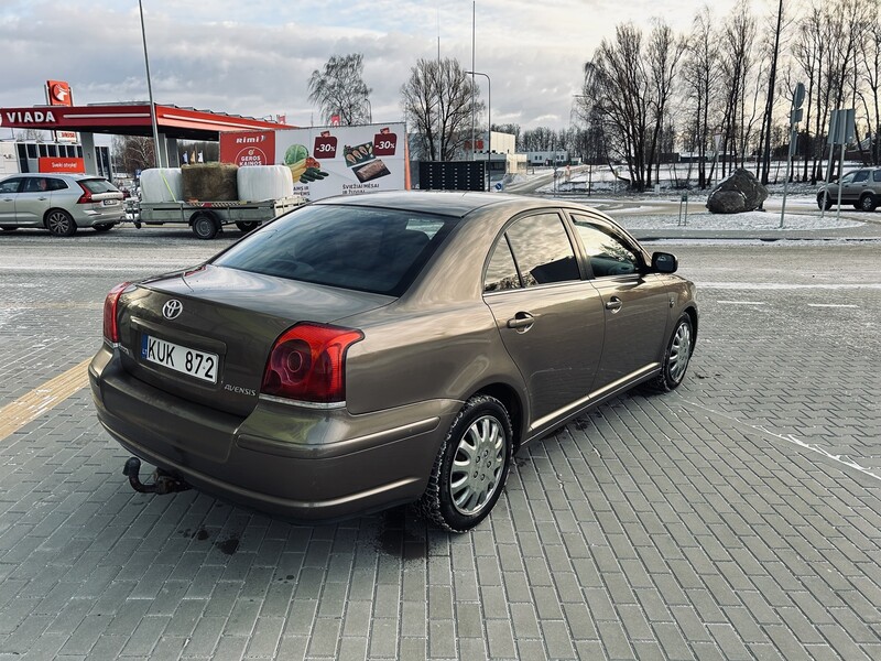 Фотография 6 - Toyota Avensis 2004 г Седан