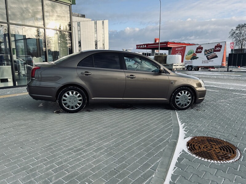 Фотография 7 - Toyota Avensis 2004 г Седан