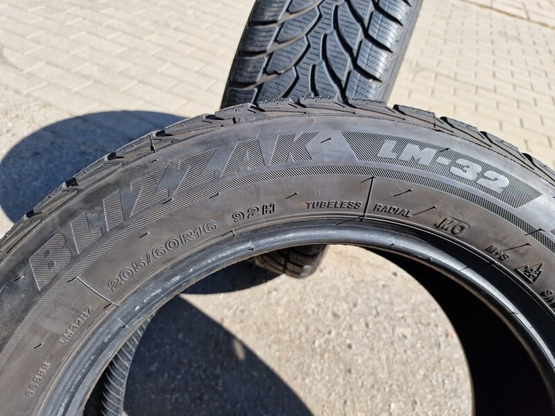 Photo 7 - Bridgestone BLIZZAK LM-32, 2022m R16 winter tyres passanger car