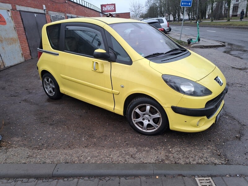 Photo 2 - Peugeot 1007 2006 y Hatchback