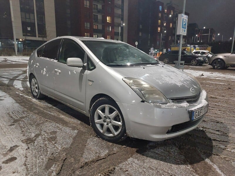 Photo 2 - Toyota Prius 2006 y Hatchback