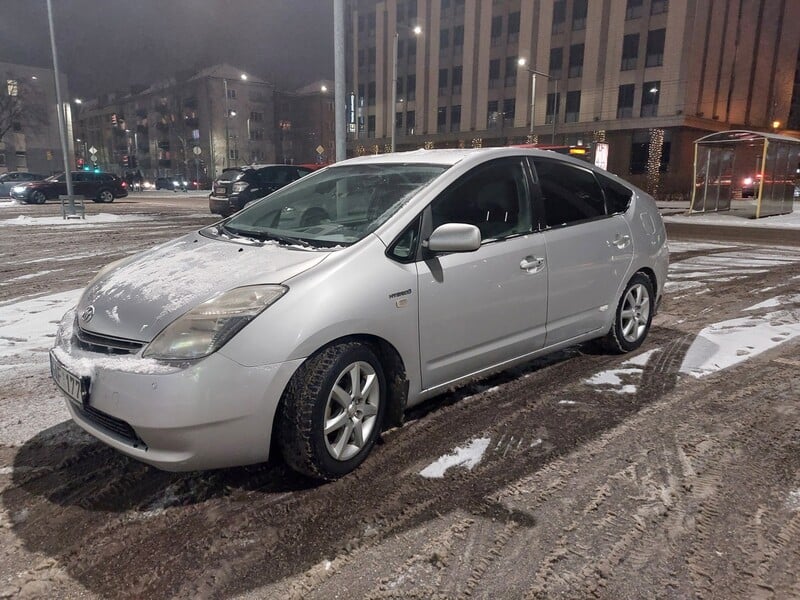 Photo 1 - Toyota Prius 2006 y Hatchback