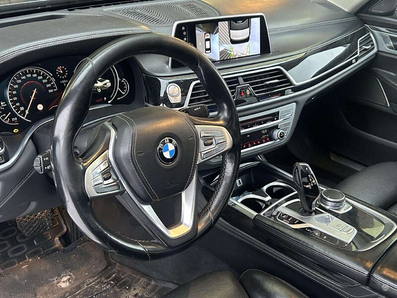 Photo 5 - Bmw 750 2016 y Sedan