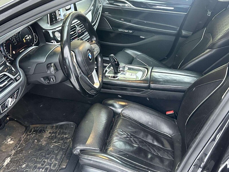 Photo 6 - Bmw 750 2016 y Sedan