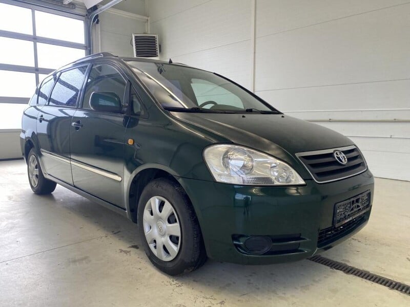 Photo 2 - Toyota Avensis Verso 2001 y Van