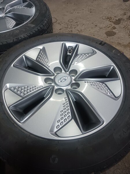 Photo 12 - Hyundai light alloy R17 rims