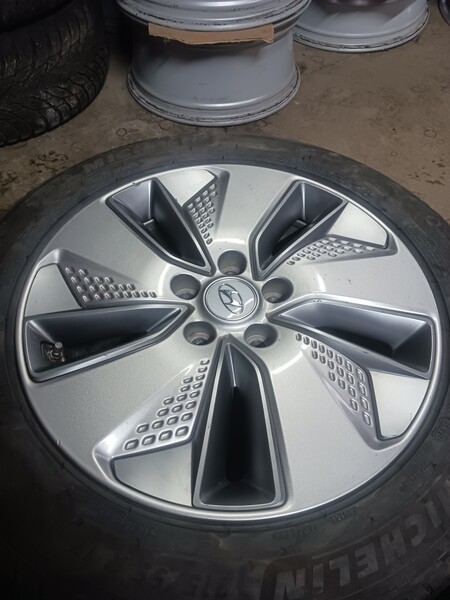 Photo 14 - Hyundai light alloy R17 rims