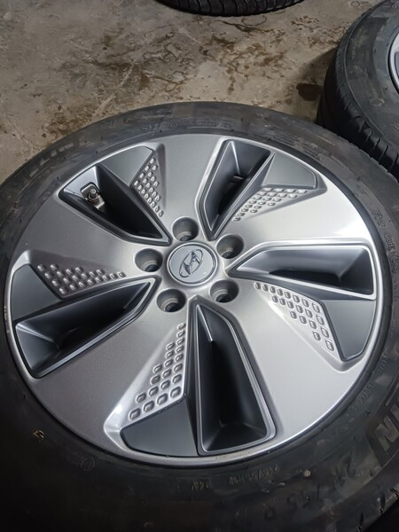 Photo 15 - Hyundai light alloy R17 rims